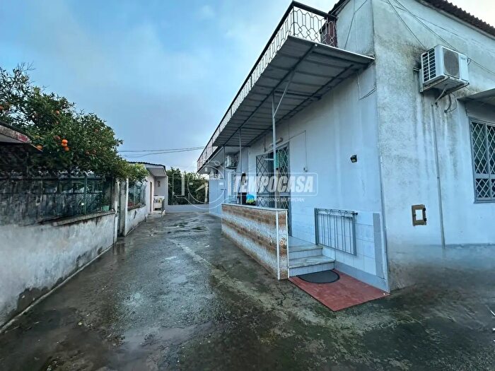 Appartamento trilocale in vendita in Via Santolo Riemma, Acerra