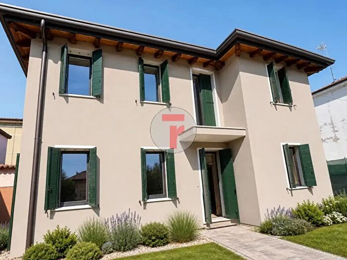 Casa con 5 locali in vendita in Via Tiziano Minio, Padova
