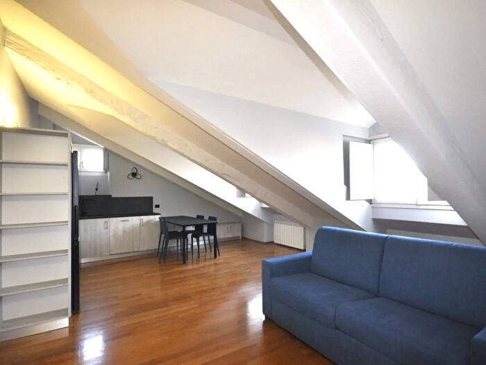 Casa bilocale in affitto in Via Mercanti, Torino