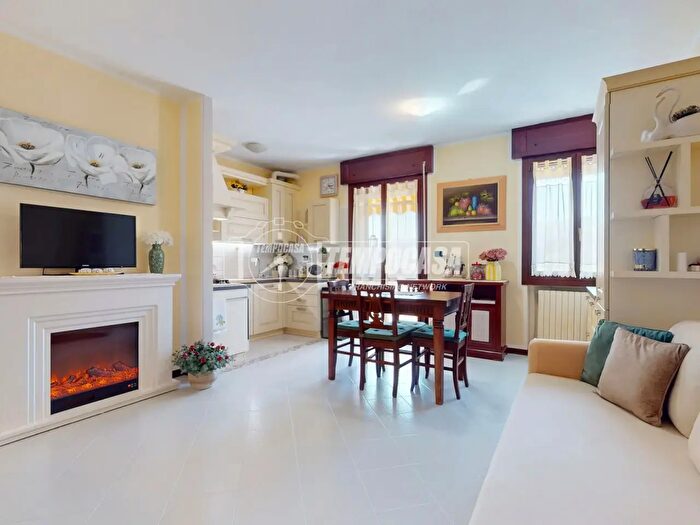 Appartamento trilocale in vendita in Via della Quiete, Vergato