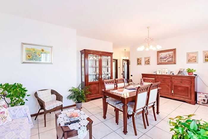 Appartamento trilocale in vendita in Via Giovanni Belingeri Desio, Desio