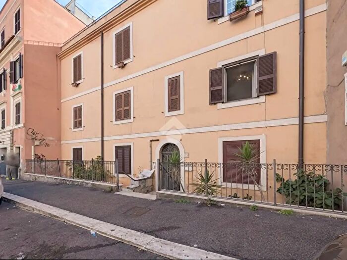 Appartamento trilocale in vendita in Via Gabrio Serbelloni, Roma
