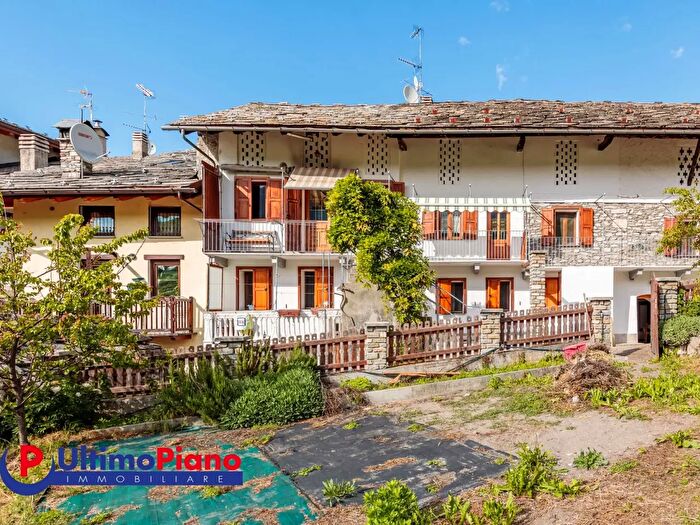 Casa con 10 locali in vendita in Frazione Dialley, Aymavilles