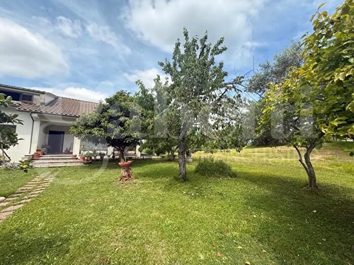 Casa con 10 locali in vendita in Via Colli San Silvestro, Cittaducale