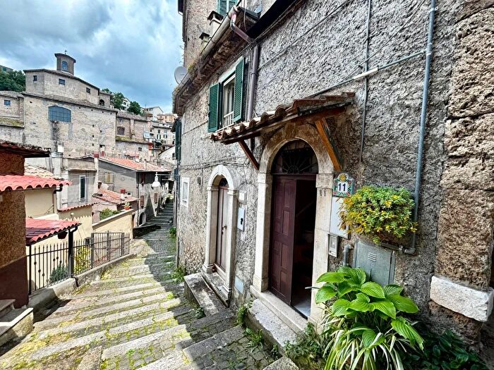 Appartamento quadrilocale in vendita in Via del Fico, Subiaco