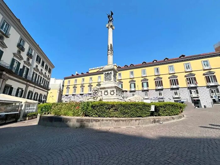 Appartamento con 5 locali in vendita in Via Domenico Morelli, Napoli