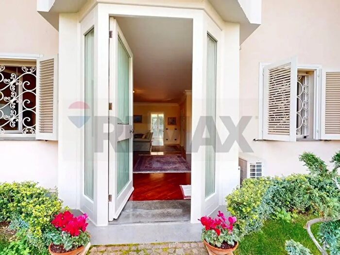 Casa con 10 locali in vendita in Caserta