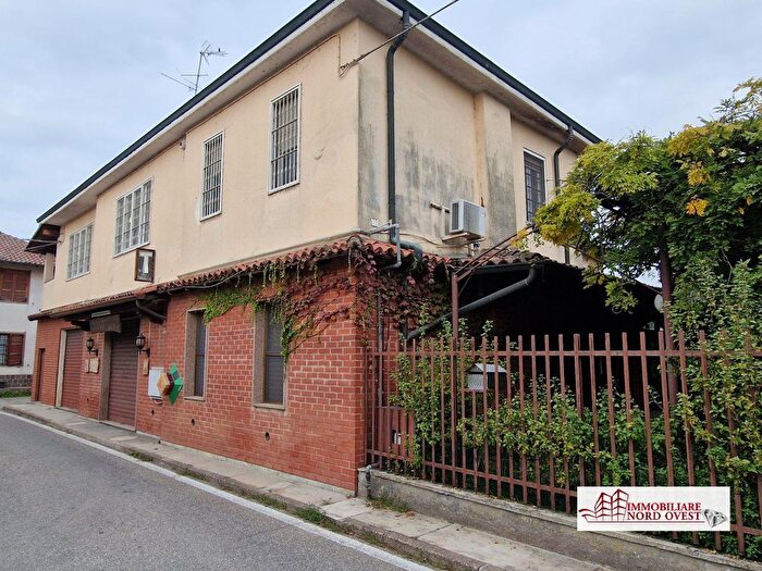 Casa con 16 locali in vendita in Via Buozzi, Noviglio