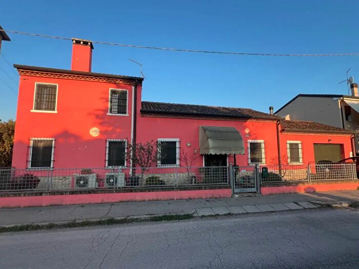 Casa quadrilocale in vendita in Via Teonghio, Orgiano