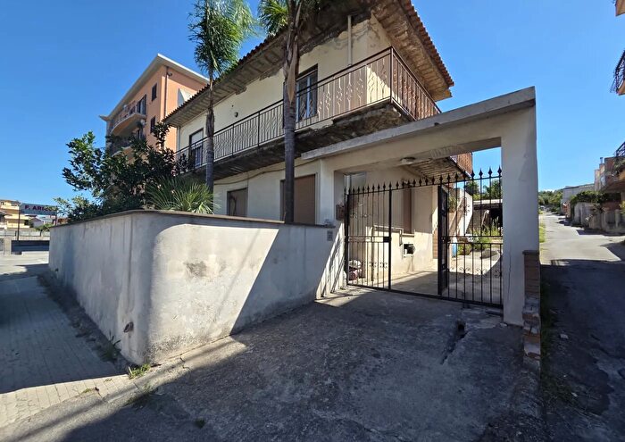 Appartamento quadrilocale in vendita in Via Statale Oreto, Barcellona Pozzo Di Gotto