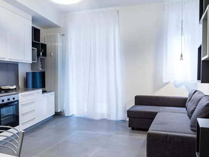 Appartamento bilocale in affitto in Via San Gerolamo Emiliani, Porta Romana Medaglie dOro, Milano