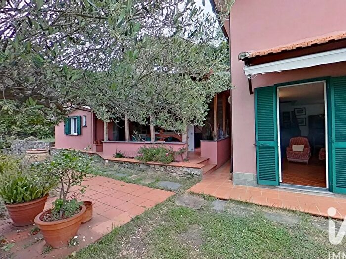 Casa con 6 locali in vendita in Via Fossello, Varazze