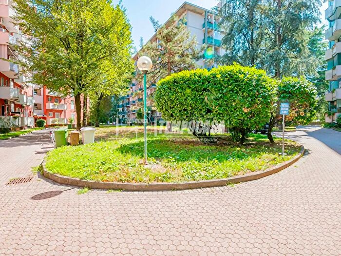 Appartamento trilocale in vendita in Viale Ungheria, Milano