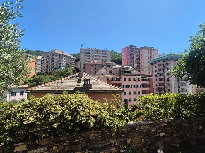 Appartamento quadrilocale in vendita in Salita Chiapparolo, Genova