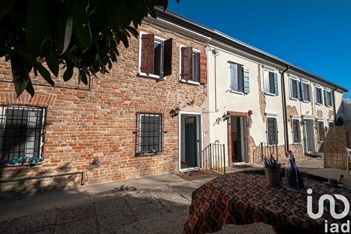 Casa con 20 locali in vendita in Via XX Settembre, Sustinente