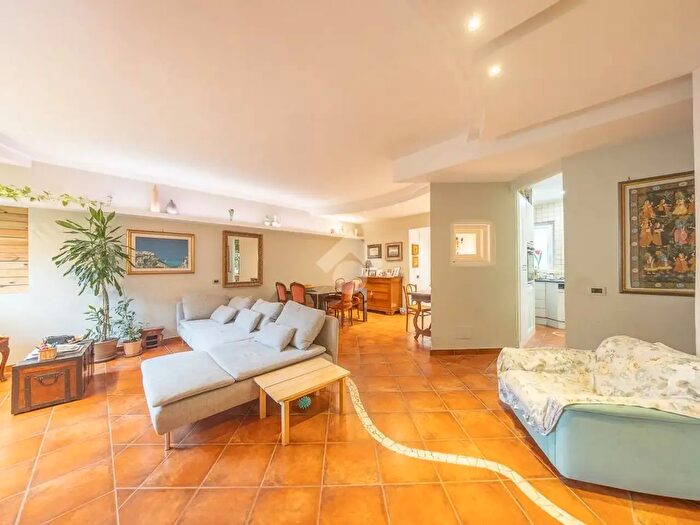 Casa quadrilocale in vendita in Viale dei Cronisti, Monte Porzio Catone