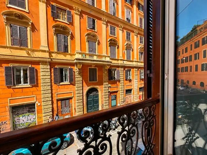 Appartamento con 5 locali in vendita in Via Angelo Tittoni, Roma