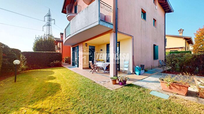 Appartamento trilocale in vendita in Via Rivabella, Besana In Brianza