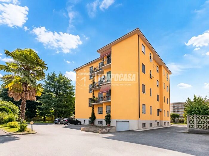 Appartamento trilocale in vendita in Via Michelangelo Buonarroti, Abbiategrasso