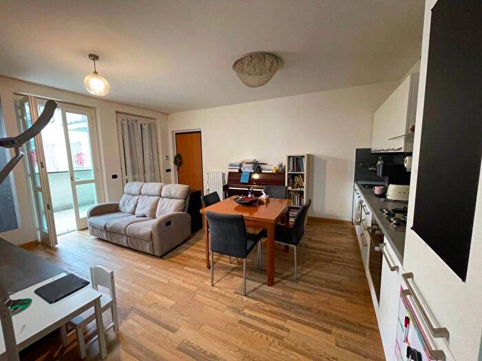 Appartamento trilocale in affitto in Via Giuseppe Garibaldi, Centro, Ponte San Pietro