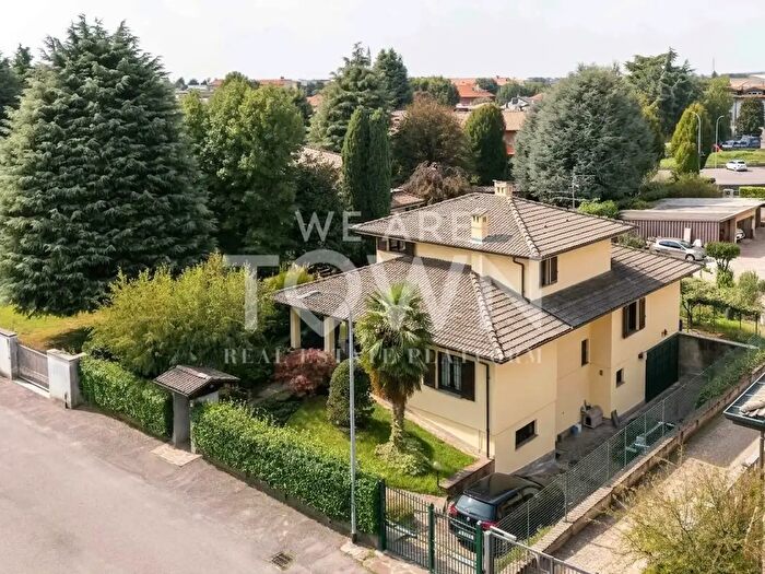 Casa con 10 locali in vendita in Via dell'Oca, Seregno