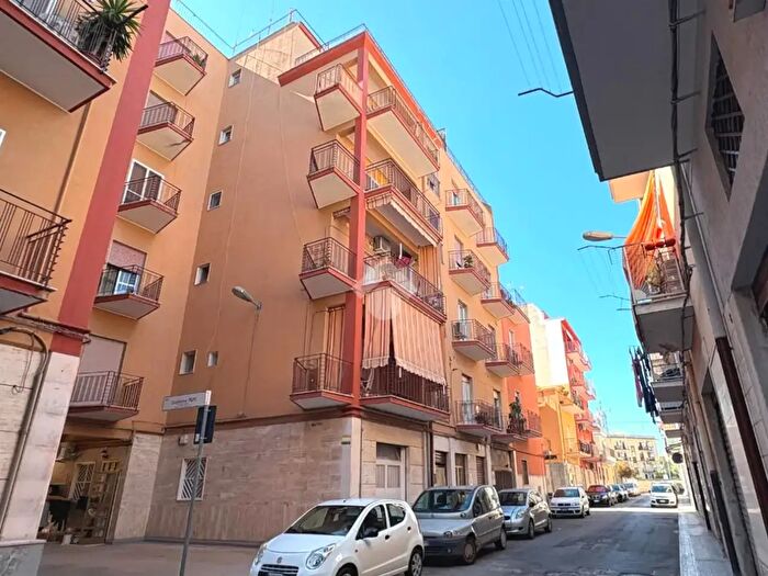 Appartamento trilocale in vendita in Via Bonanno da Barletta, Barletta