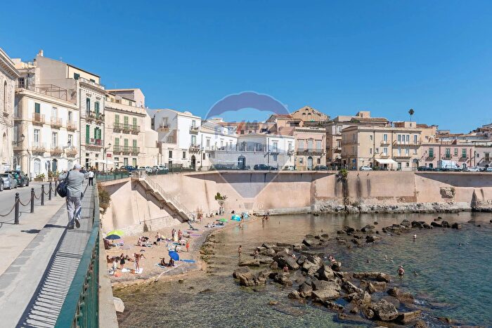 Appartamento trilocale in vendita in Via Salomone, Siracusa