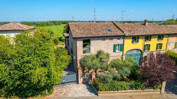 Casa quadrilocale in vendita in Via della Repubblica, Cavriago