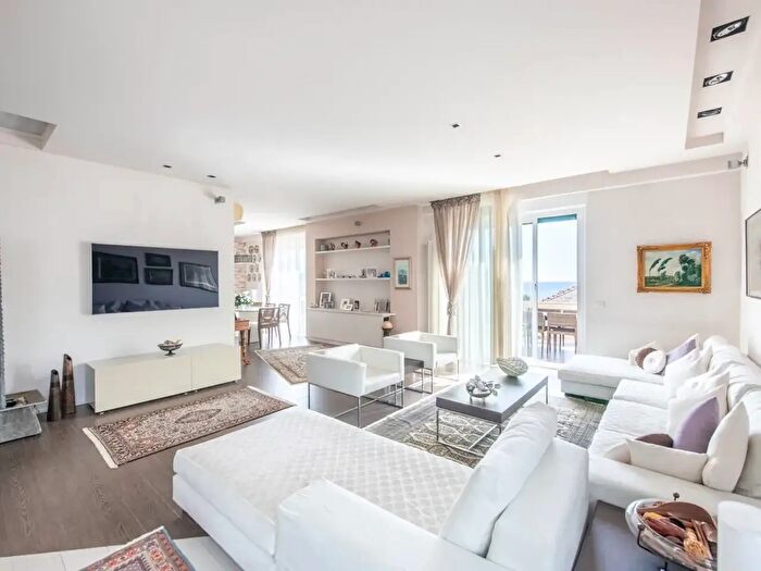 Appartamento con 9 locali in vendita in Via Gibilrossa, Genova