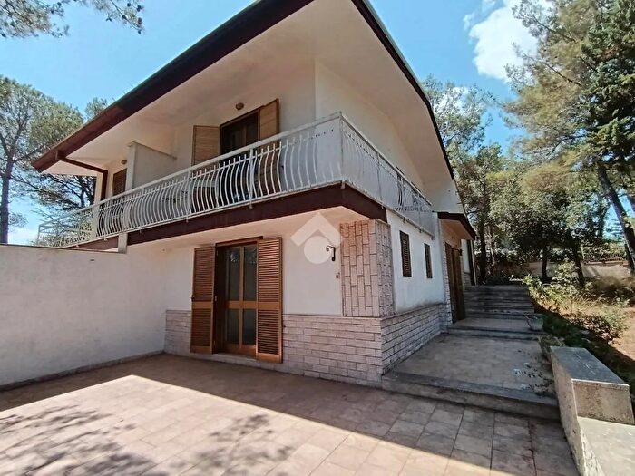 Casa quadrilocale in vendita in Zona Maugeri, Cassano Delle Murge