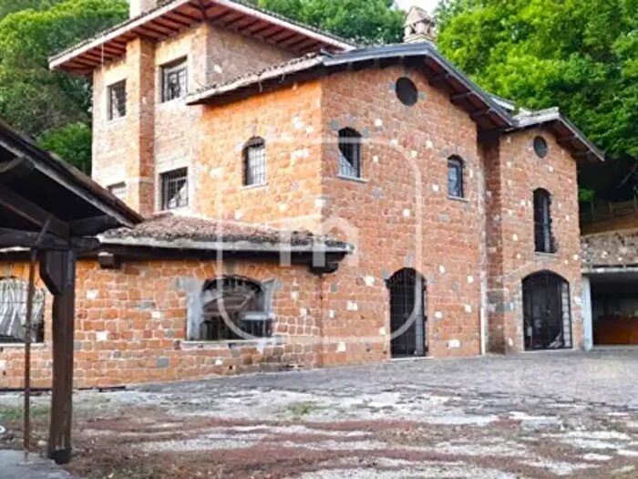 Casa con 6 locali in vendita in Via Casilina, San Cesareo