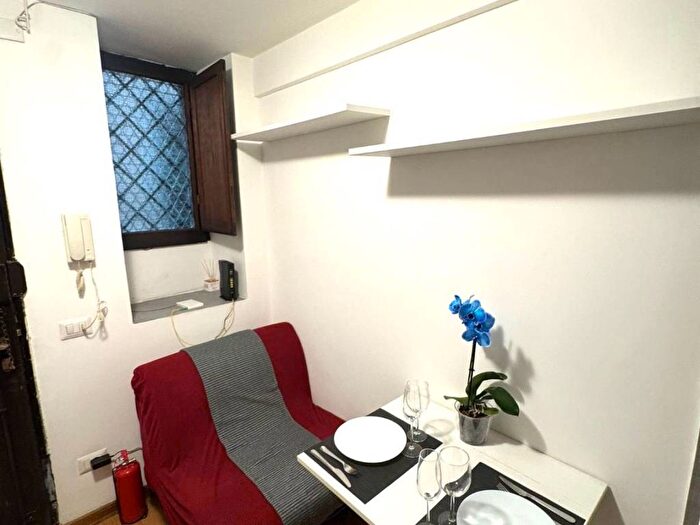 Appartamento bilocale in affitto in Via Giulia, Roma