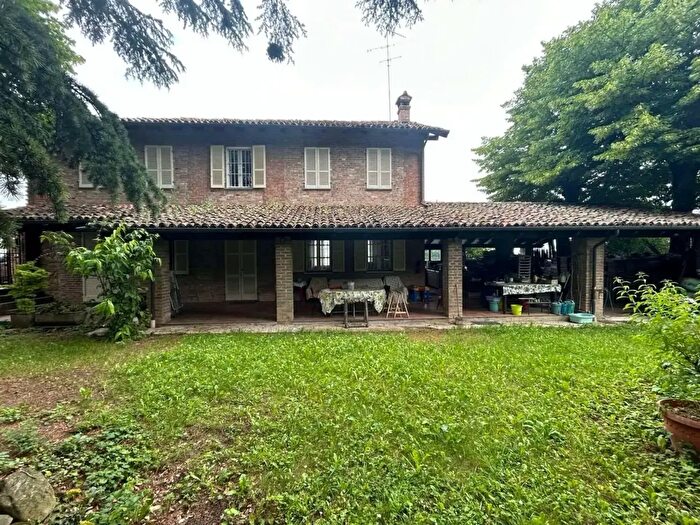 Casa con 5 locali in vendita in Monleale