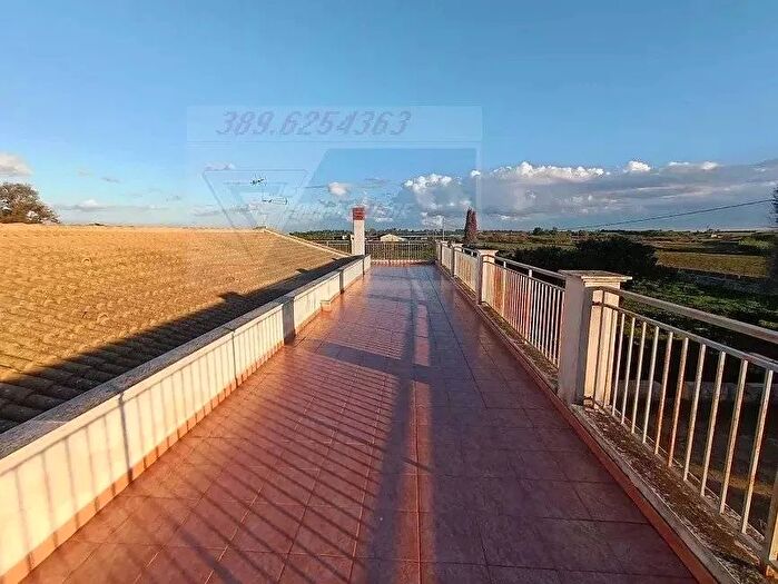 Casa con 7 locali in vendita in Siracusa