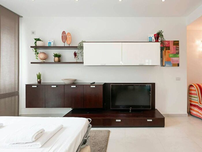 Appartamento trilocale in affitto in Via Tito Livio, Lodi Brenta, Milano