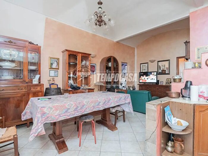 Appartamento trilocale in vendita in Via Volvera, Torino