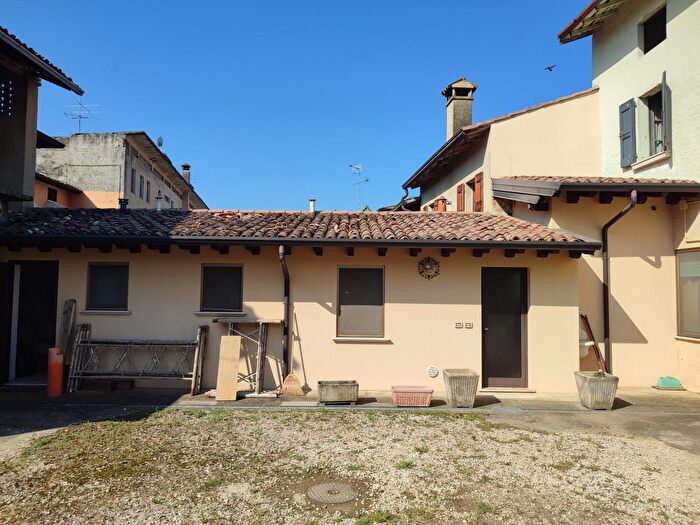 Casa con 7 locali in vendita in Via Maggio, Lonato
