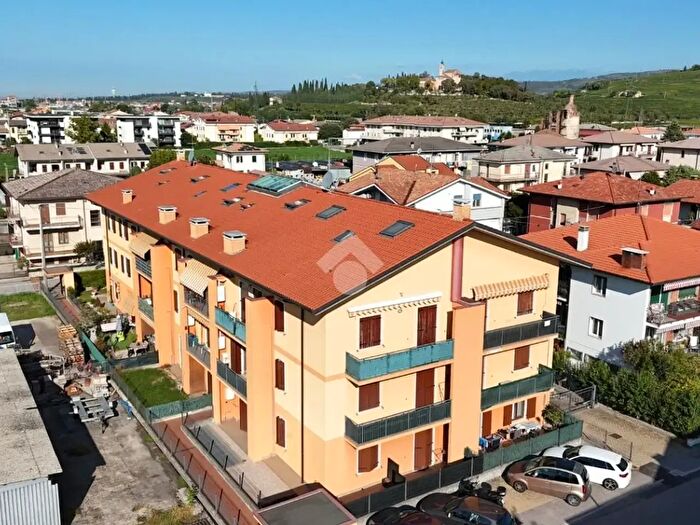 Appartamento con 5 locali in vendita in Via Galileo Galilei, Lavagno