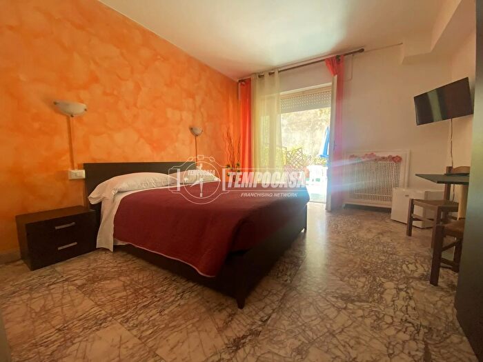 Appartamento con 6 locali in vendita in Via Antonio Fratti, Sanremo