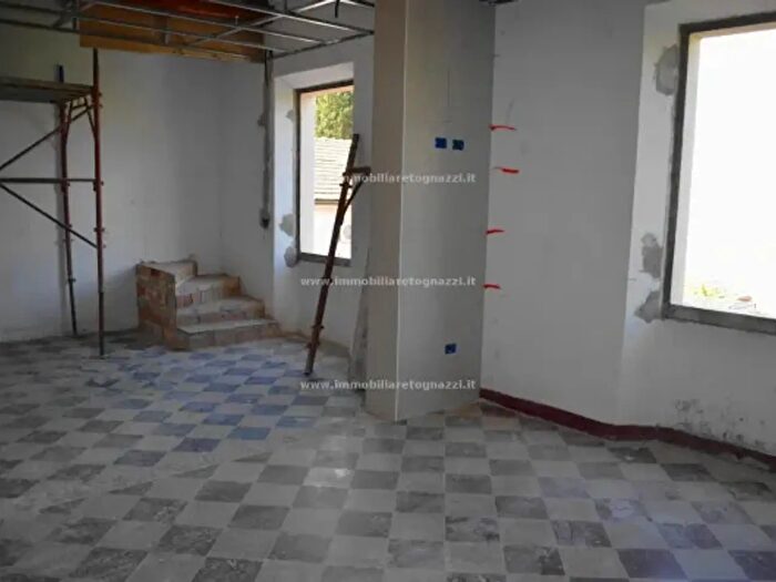 Appartamento con 6 locali in vendita in Zona Semicentrale, Poggibonsi