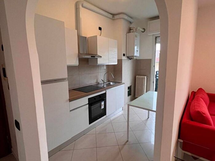 Appartamento bilocale in affitto in Via Armando Diaz, Centro, Marnate