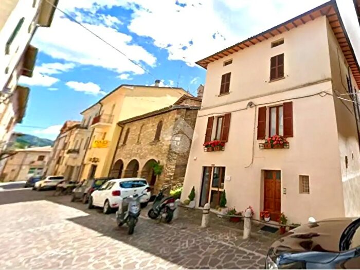 Appartamento con 6 locali in vendita in Via Roma, Scheggia E Pascelupo