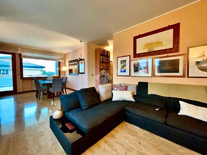 Appartamento con 5 locali in vendita in Via Vito Monte Ventolone, Padova