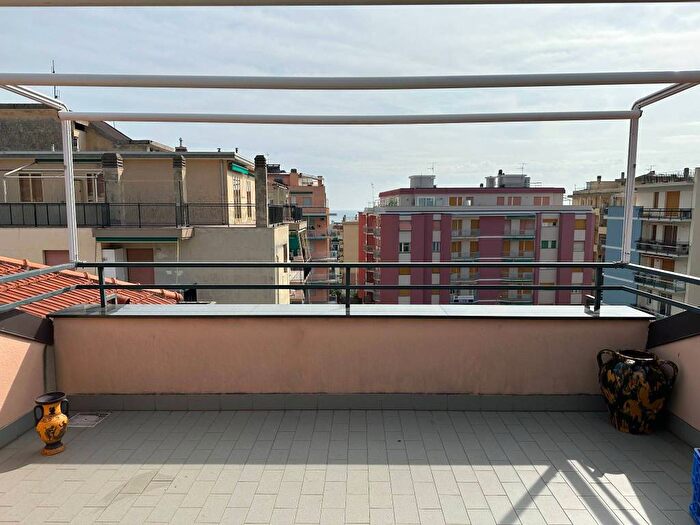 Casa trilocale in affitto in Via Antonio Fogazzaro, Centro, Loano