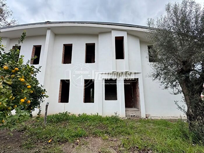 Casa quadrilocale in vendita in Calvi Risorta