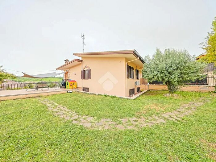 Casa quadrilocale in vendita in Via Lago di Iseo, Guidonia Montecelio