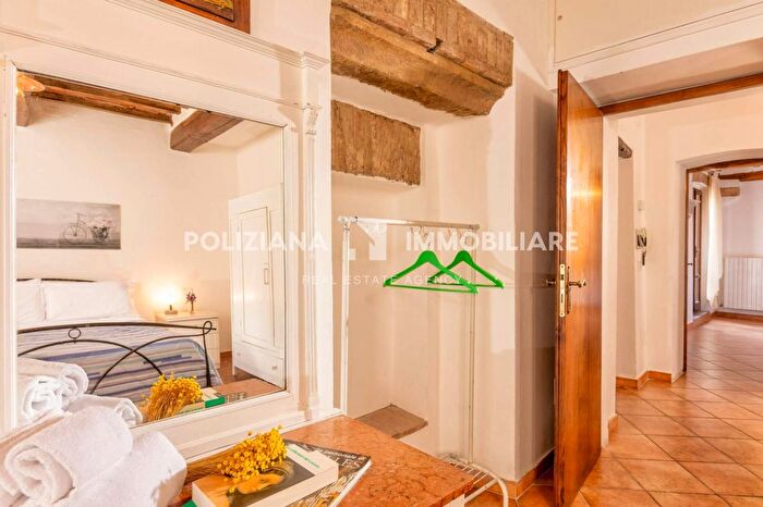 Appartamento con 6 locali in vendita in Vicolo Cervini, Montepulciano