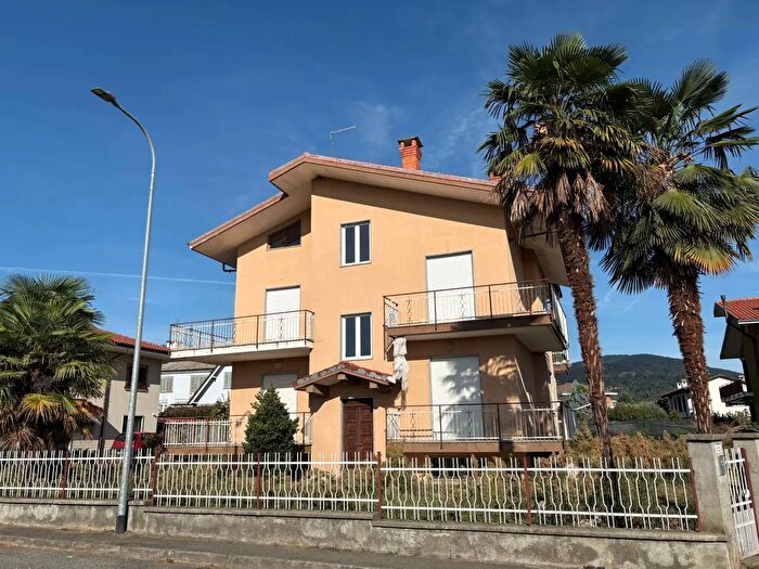 Casa con 8 locali in vendita in Bricherasio