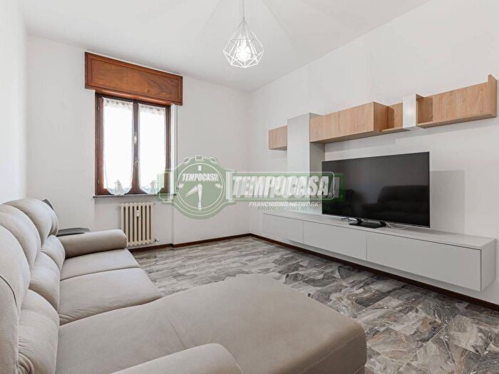 Appartamento trilocale in affitto in Via Epis, Grassobbio