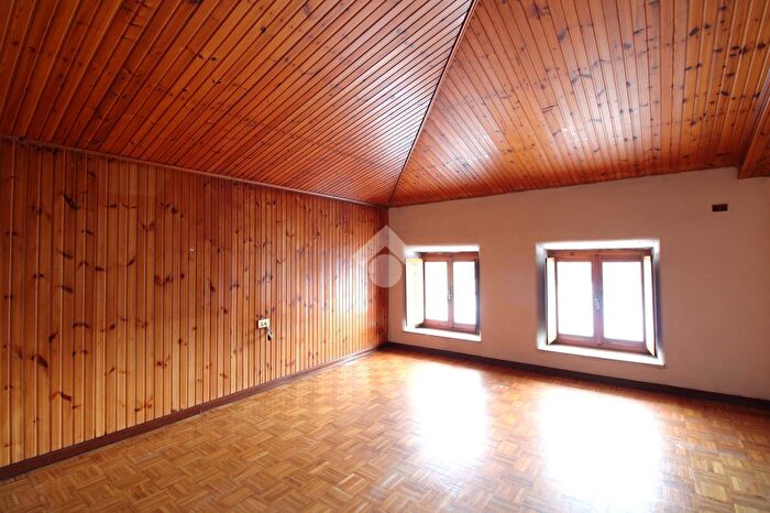 Appartamento con 7 locali in vendita in Via Divisione Julia, Valdagno